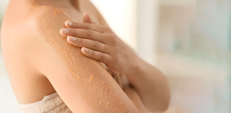 استفاده از اسکراب شنی روی پوست بدن