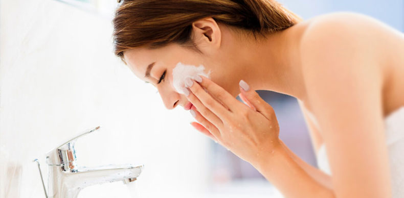 استفاده از روش های نادرست برای شستن صورت